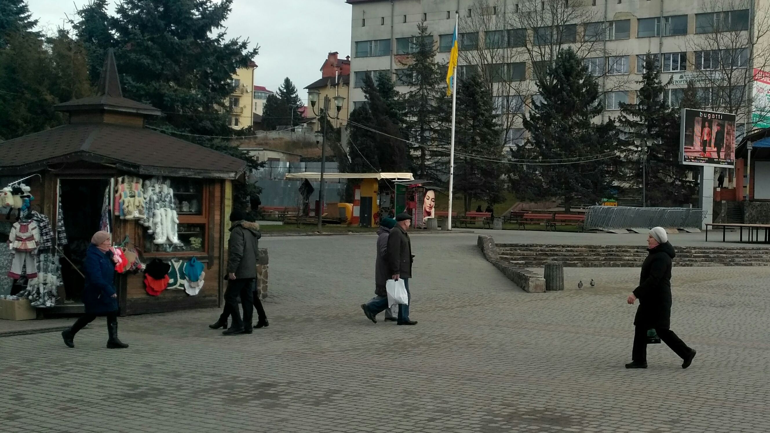 Петиції про заборону й відновлення торгівлі на майдані Незалежності у Трускавці розгляне сесія міськради