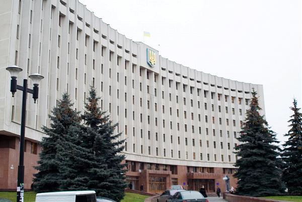 Посадовці Івано-Франківська віддадуть зарплати на закупівлю тест-систем і ШВЛ
