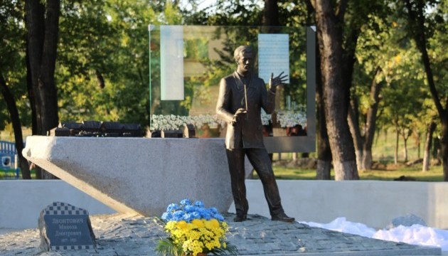 На Донеччині відкрили пам'ятник авторові «Щедрика»