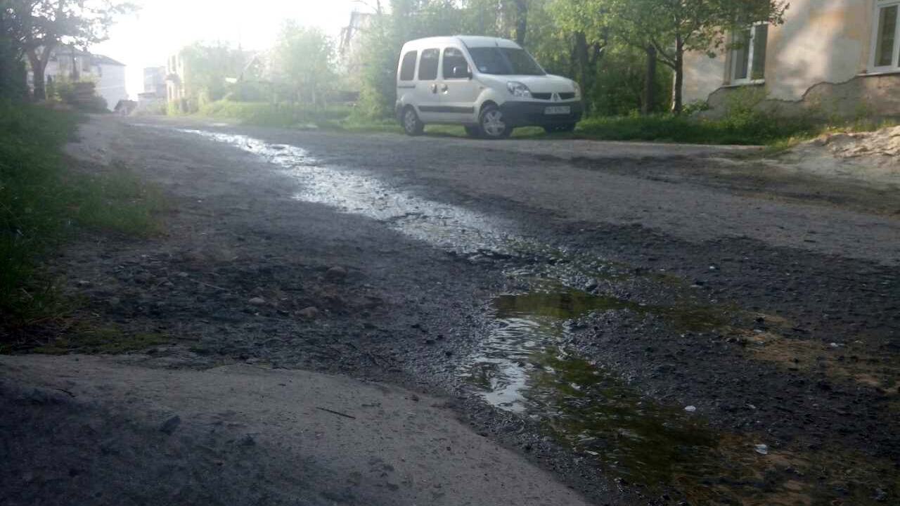 Трускавецький водоканал вирішив встановити рекорд – місяць не реагує на повідомлення мешканців про витік води