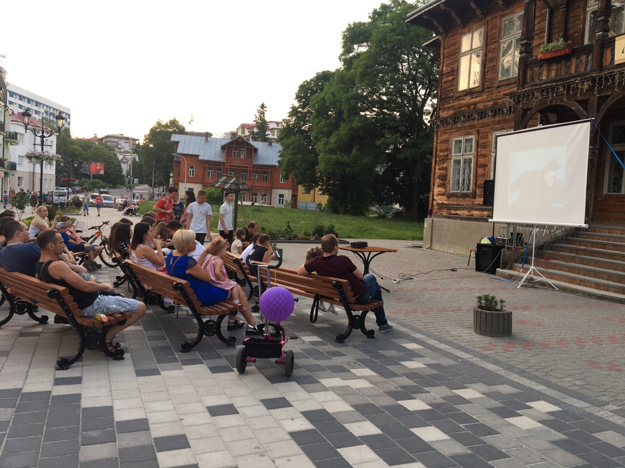 На кіно під зірками – у Трускавці та Дрогобичі відбулися вуличні покази фільмів