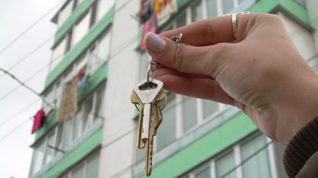 У Дрогобичі трьом сестрам, позбавленим батьківського піклування, придбають трикімнатну квартиру