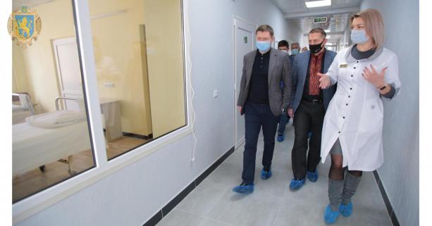 У Стебницькій лікарні, де приймають пацієнтів з коронавірусом, відремонтували інфекційне відділення