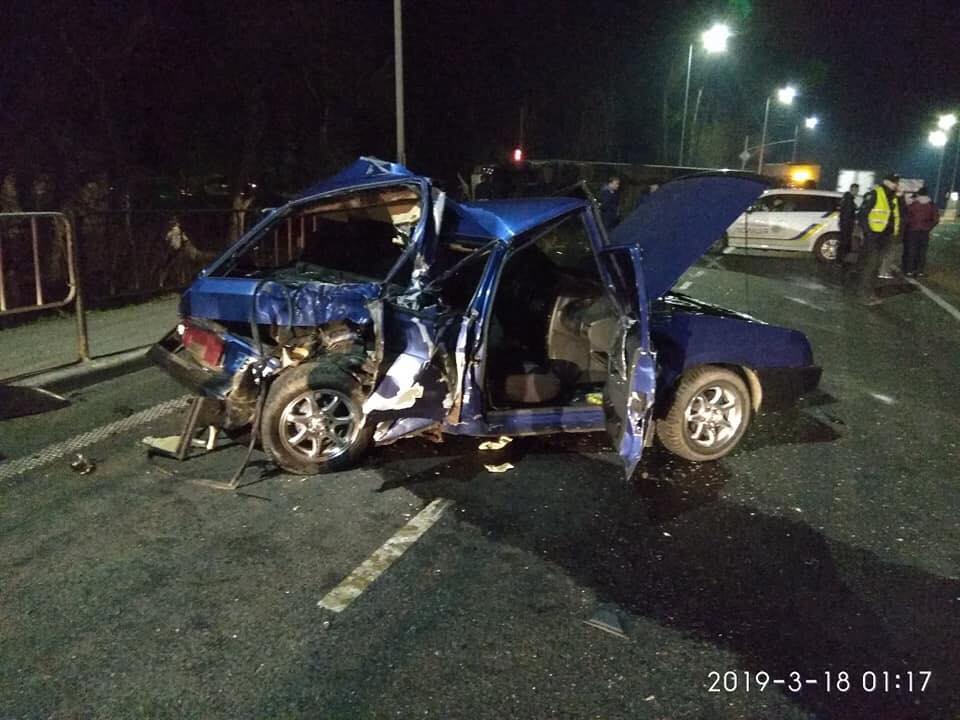 Четверо людей постраждали у страшній аварії з вантажівкою на Львівщині