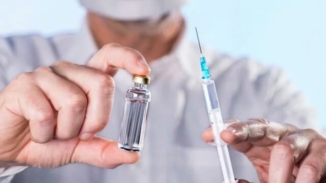 Медиків Трускавця вакцинують від грипу. Містян також закликають робити щеплення