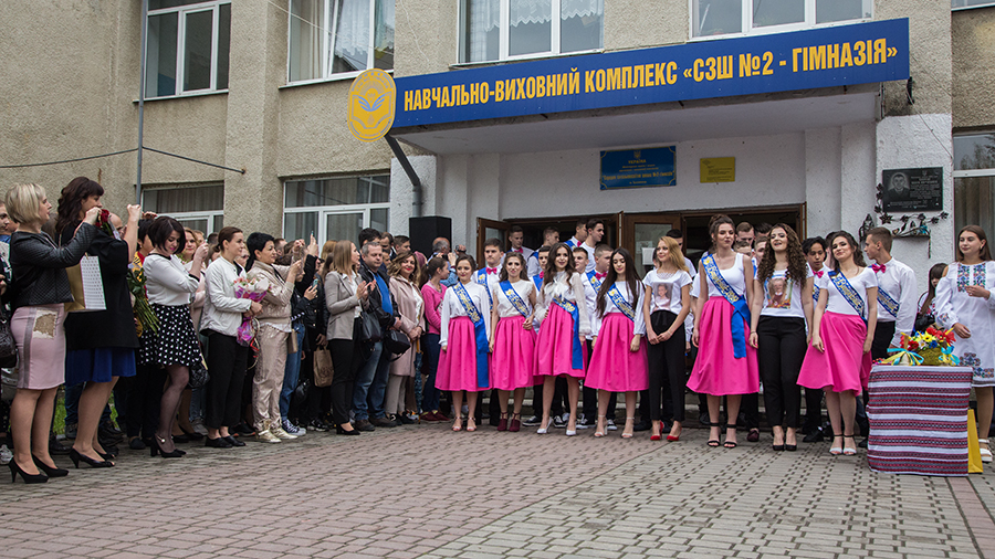 У навчальних закладах регіону пролунали останні шкільні дзвоники