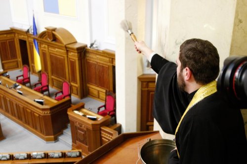 Священики в політиці: за і проти