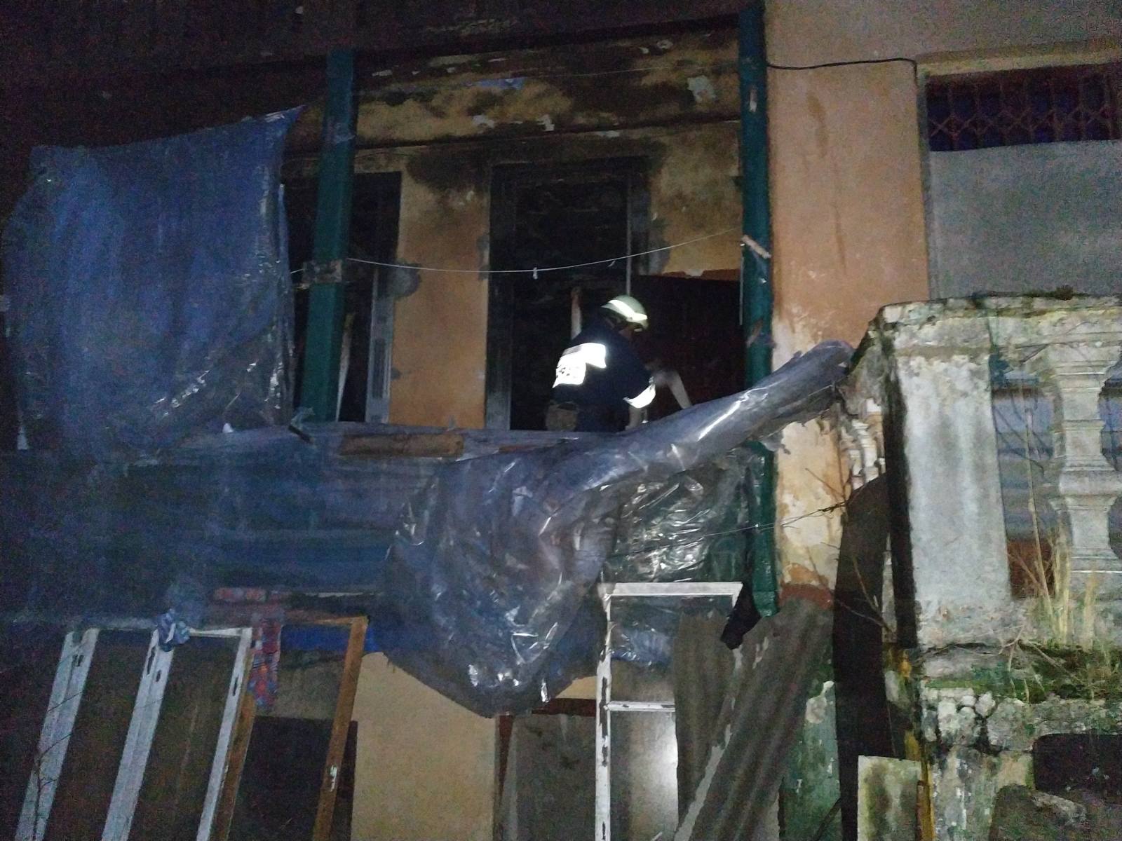У Дрогобичі вогнеборці ліквідували пожежу в житловому будинку