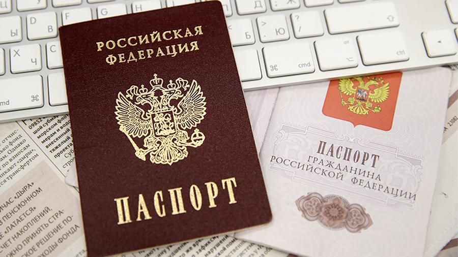 Путін підписав указ про видачу російських паспортів жителям окупованого Донбасу