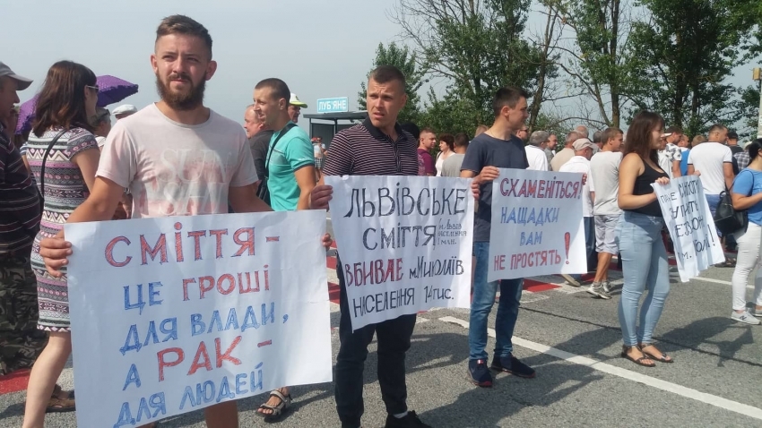 Синютка доручив правоохоронцям «взятися» за активістів, що перекрили дорогу на Львівщині