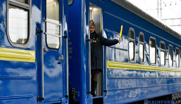 «Укрзалізниця» почала продавати квитки на всі місця в потягах, що йдуть через Київ