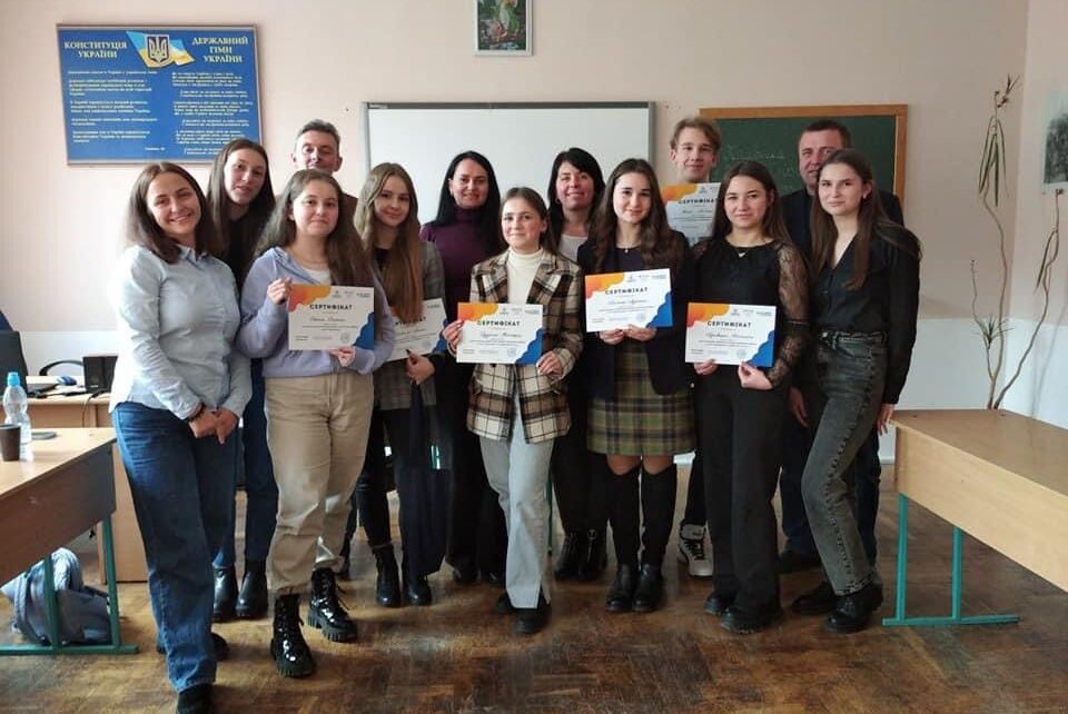 Учні НВК«СЗШ №2-гімназія» дискутували щодо проведення  реформ в Україні піж час війни