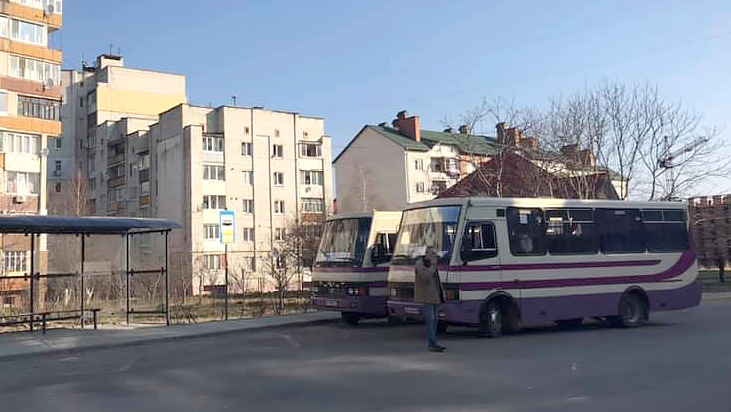Медиків Трускавця на роботу возять автобусними спецрейсами