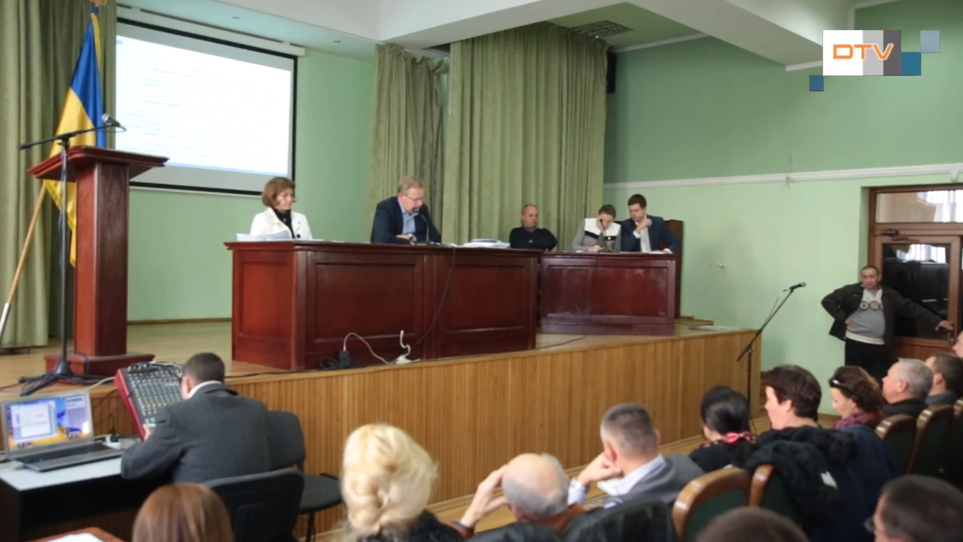 Ніби не студенти, а прогуляти люблять! Хто з трускавецьких депутатів пропускає засідання ради