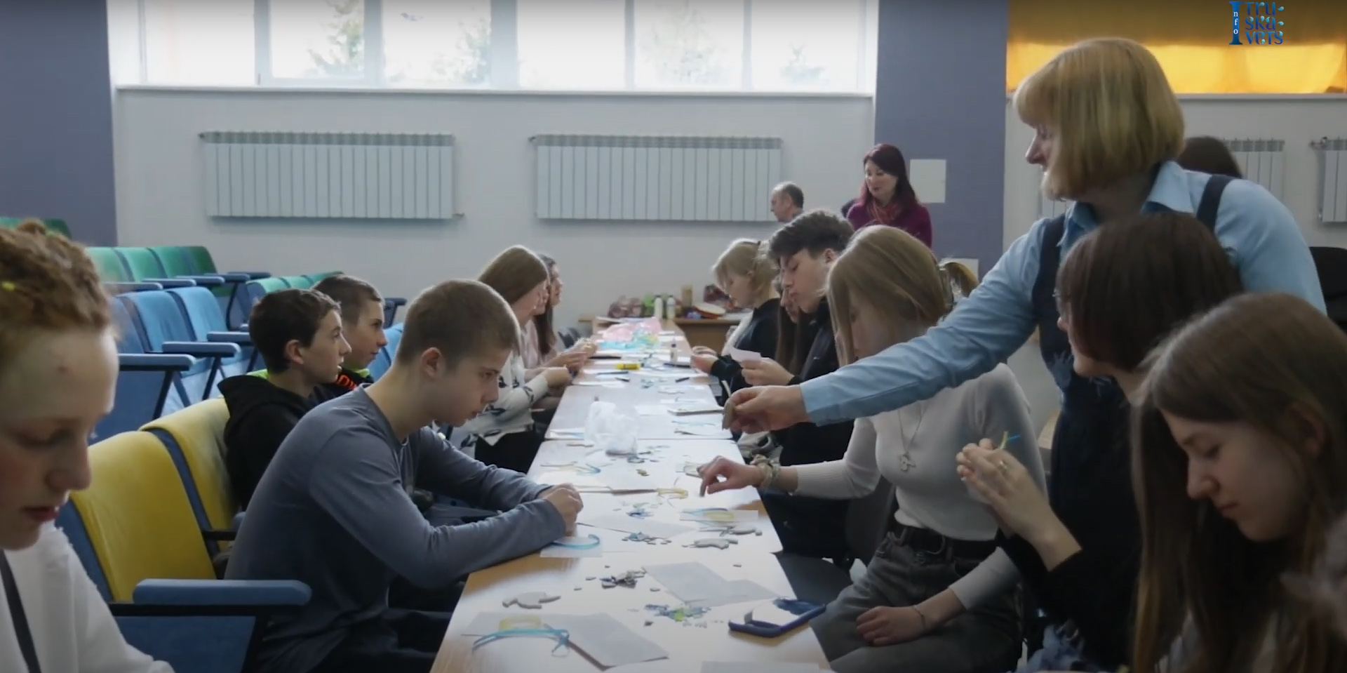Трускавецькі школярі створюють захисні обереги для українських військових
