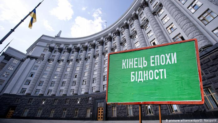 Кому в Зе уряді ми заплатили найбільше - в середньому й під ялиночку? (ІНФОГРАФІКА)