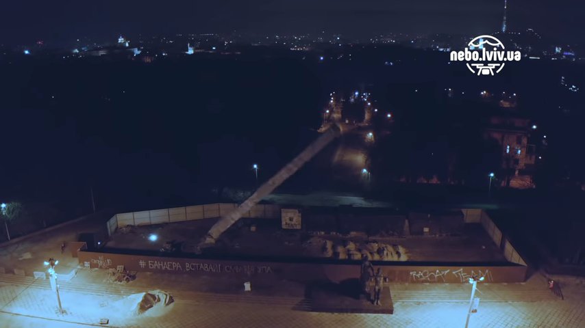У Львові знесли стеллу Монумента Слави