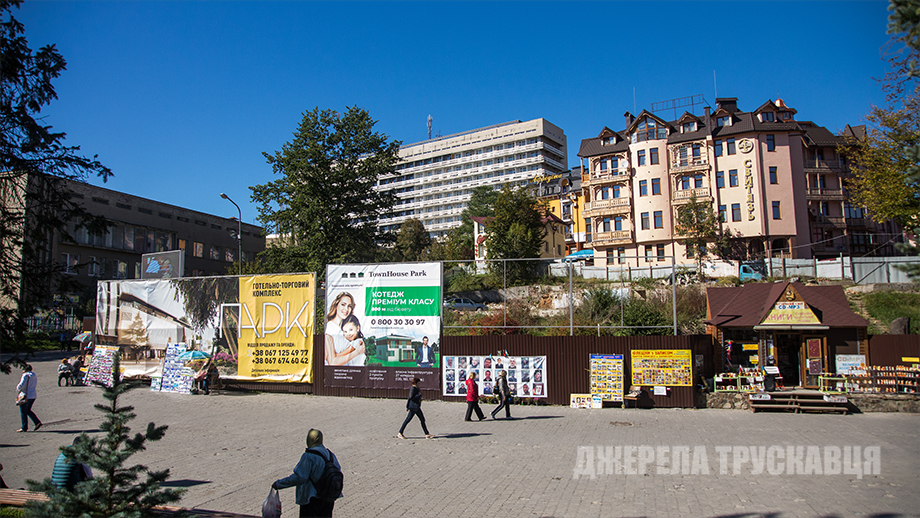 Сучасність поєднана з етнічним стилем! Таким планується торговельний центр у парку Трускавця