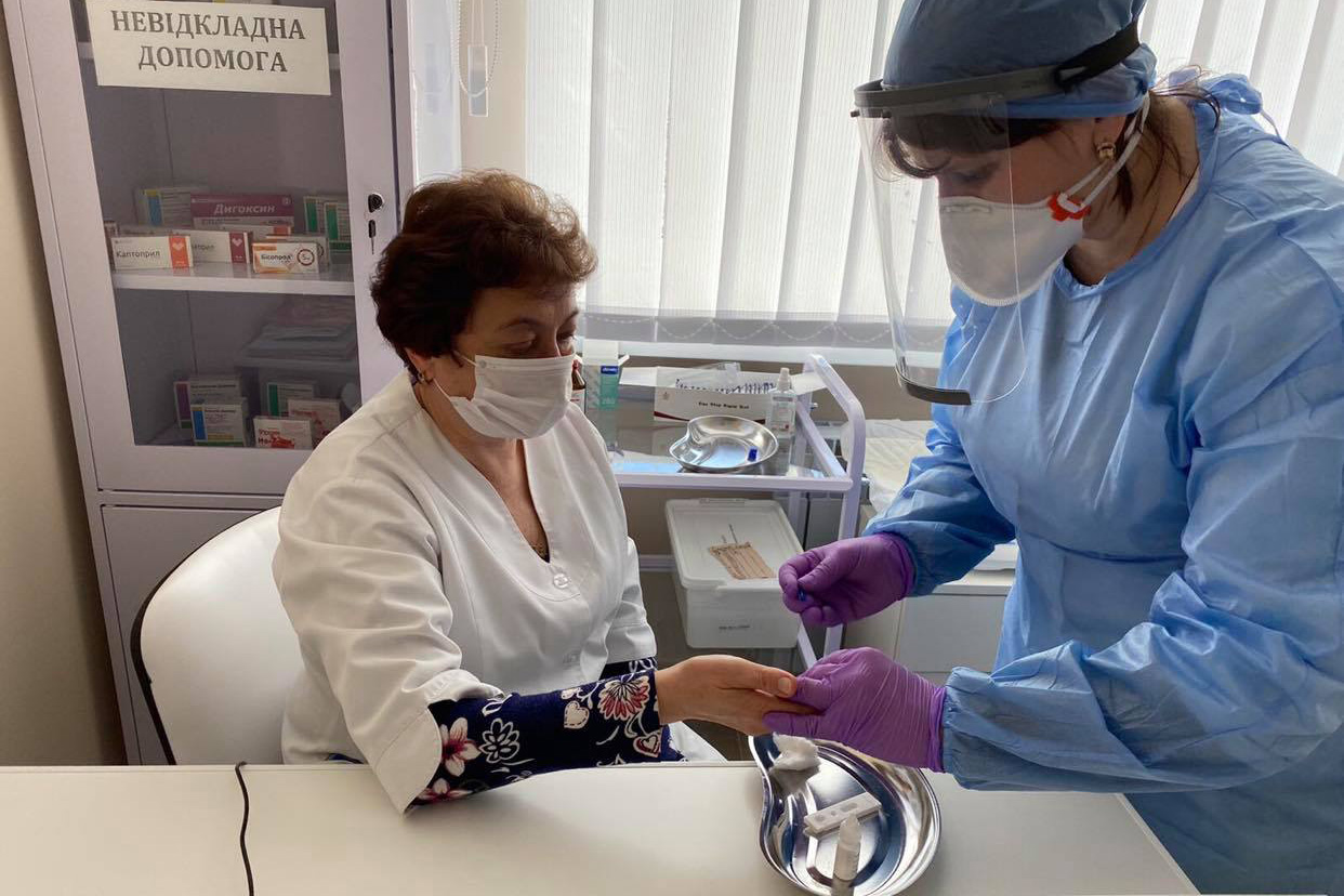 У Трускавці тестують на коронавірус медичних працівників та людей, які прибули з-за кордону