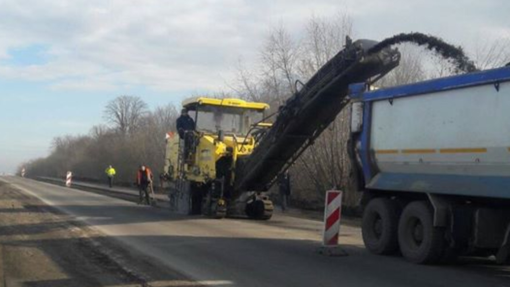 Дорожники розпочали ремонтувати трасу Східниця - Пісочна