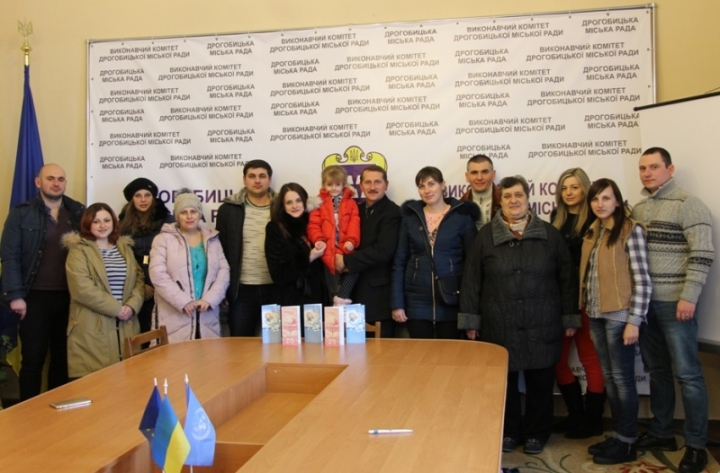 У Дрогобичі і Стебнику 29 молодих сімей отримали «Пакунки малюка»