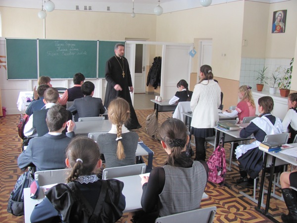 В Україні пропонують запровадити «Основи християнської етики» як обов’язковий предмет