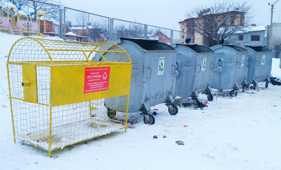 Перший крок до сортування сміття – у Трускавці встановили контейнери для пластикової тари