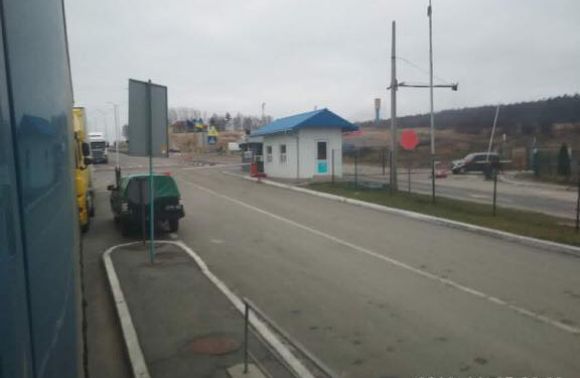 Власники автомобілів з іноземною реєстрацією розблокували пункт пропуску на Львівщині