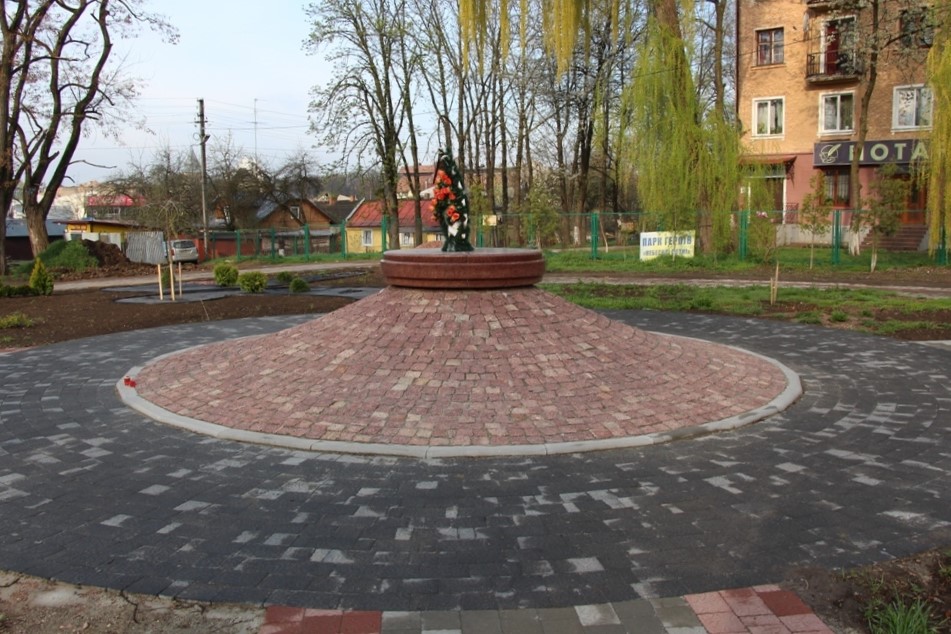  У Дрогобичі біля Скверу Небесної Сотні спорудять дитячий майданчик та облаштують автомобільну стоянку