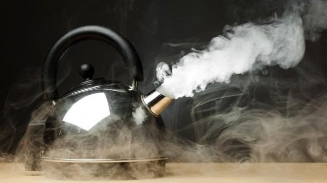  Чому не можна кип'ятити воду по кілька разів?