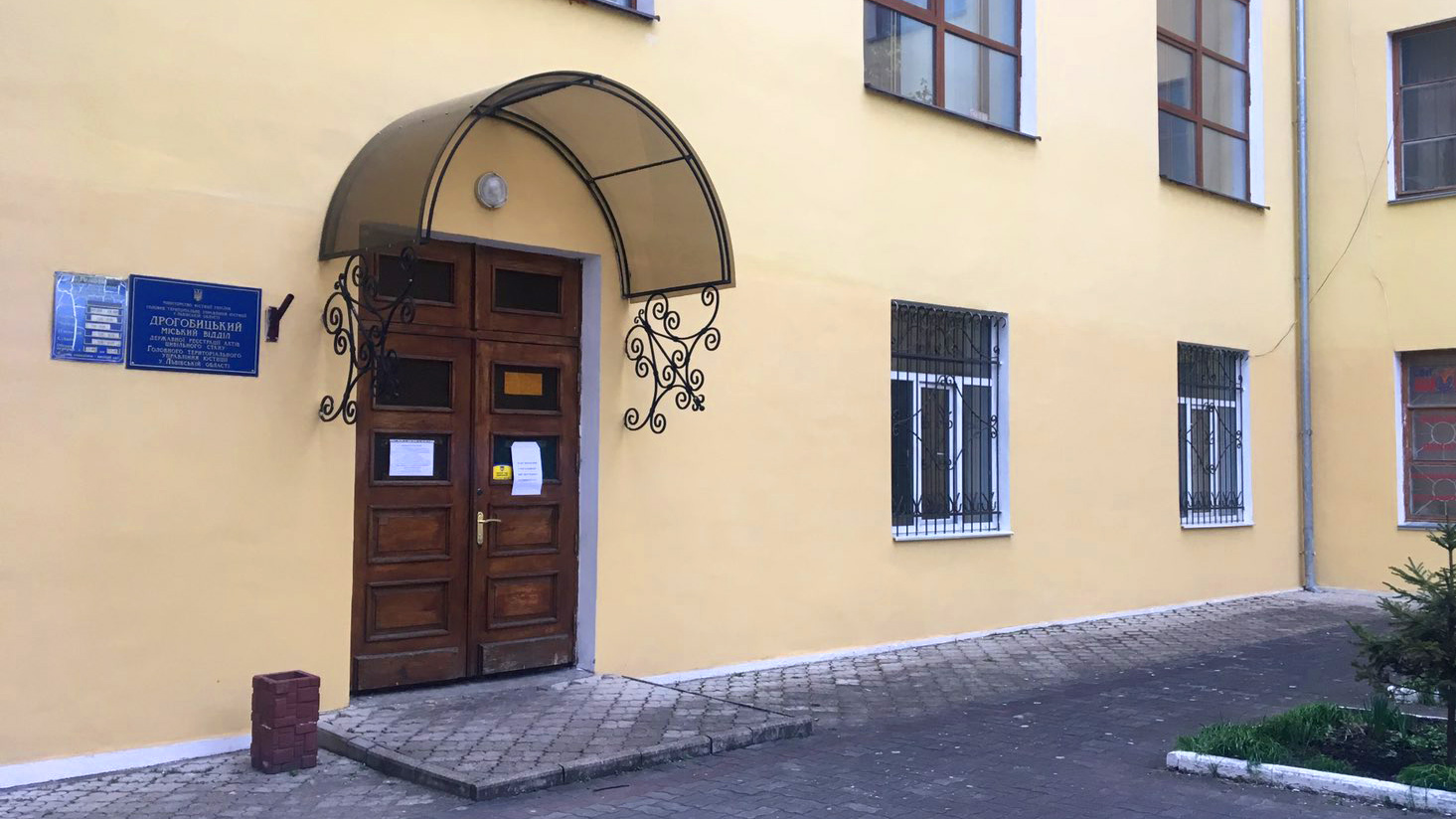 РАЦСи і пандемія коронавірусу: довідки про смерть та народження видають, урочисті розписки скасували